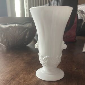 Vintage Anchor Hocking Vitrock Milk Glass Seashell Vase